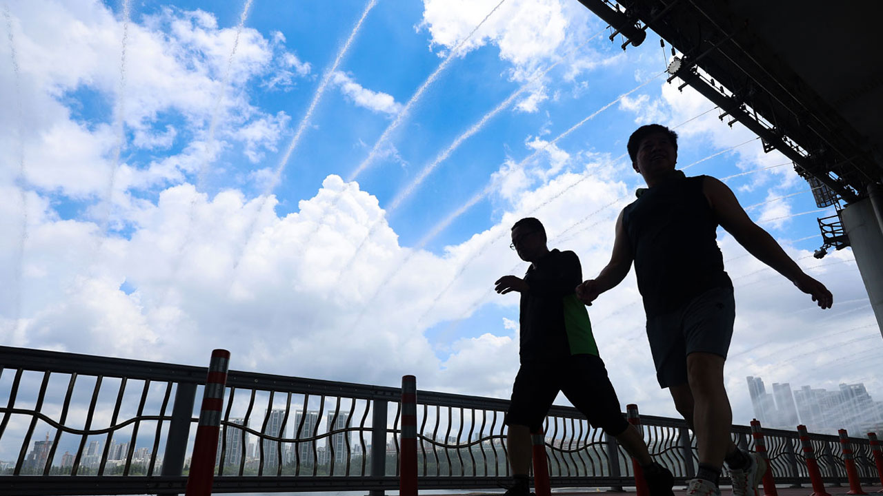 [날씨] 전국 대부분 폭염특보‥'체감온도 33도' 