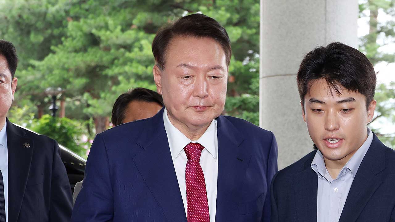 내란특검, 尹 오후조사 시작‥국무회의·외환 혐의 확인할 듯