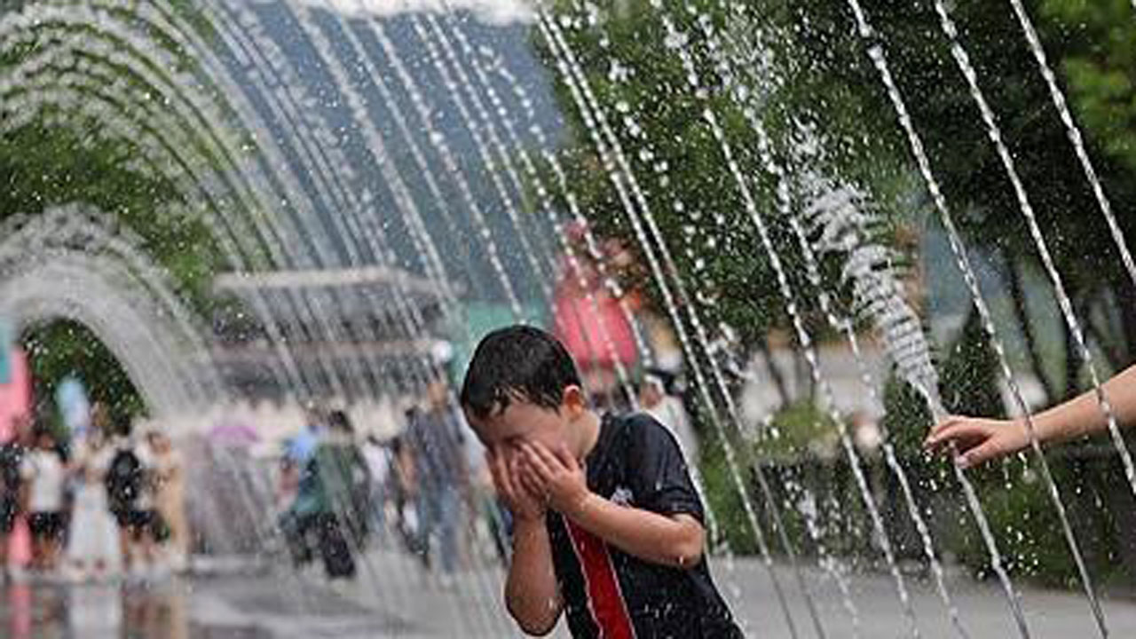 [날씨] '소서' 낮 최고 37도‥곳곳 빗방울