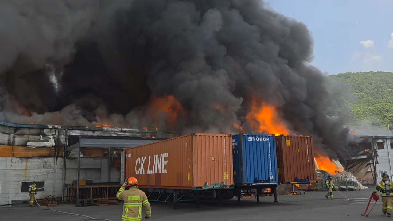 파주 폐의류 공장 2시간 반 만에 큰 불길 잡혀