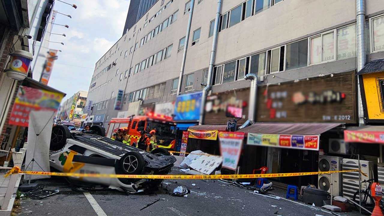 4층 주차타워서 택시 추락‥1명 부상