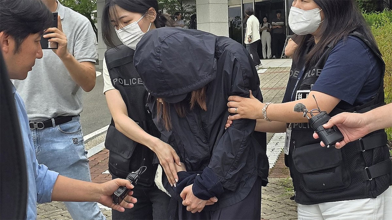 '고교 시험지 유출' 교사 이어 학부모·학교 관계자도 구속