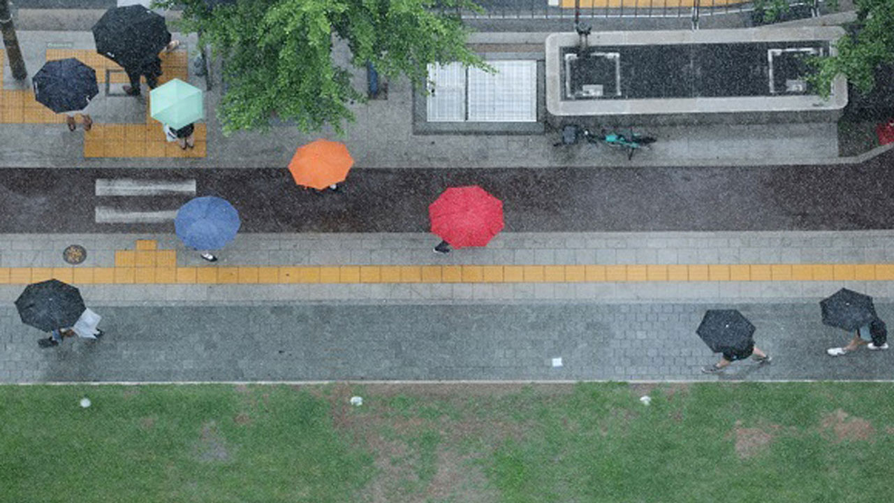 [날씨] 전국에 강하고 많은 비‥17일까지 수도권 최대 200mm 이상