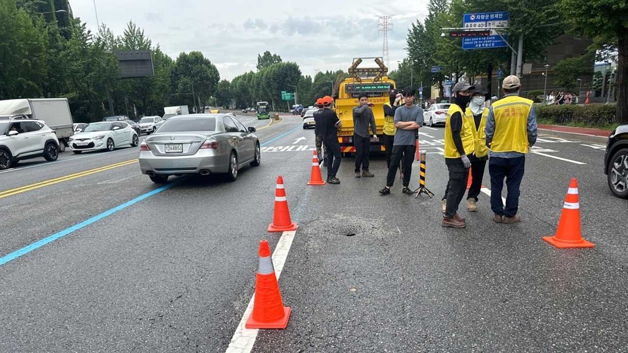 서울 합정역 인근서 땅 꺼짐 발생‥도로 일부 통제