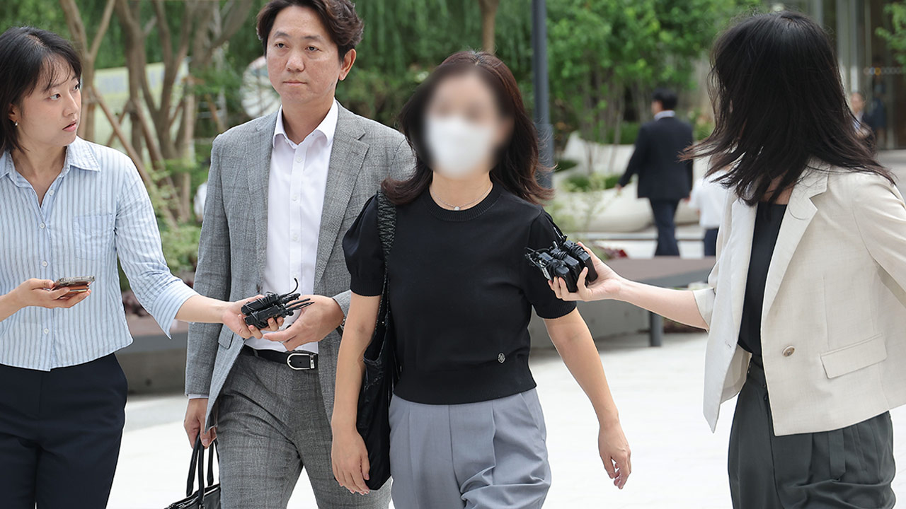 [속보] '집사 게이트' 의혹 '김건희 집사' 배우자 특검 출석
