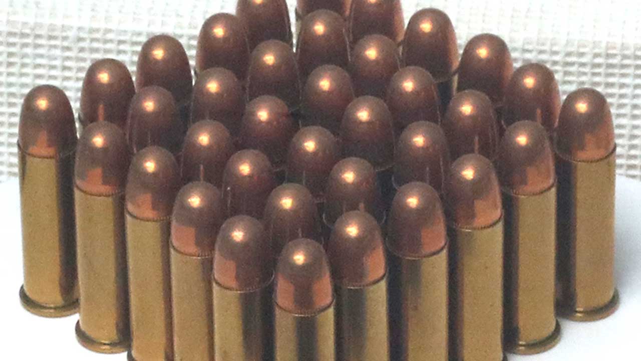 권총 실탄 수십 발 빼돌린 현직 경찰‥아파트 쓰레기장에 버렸다 적발