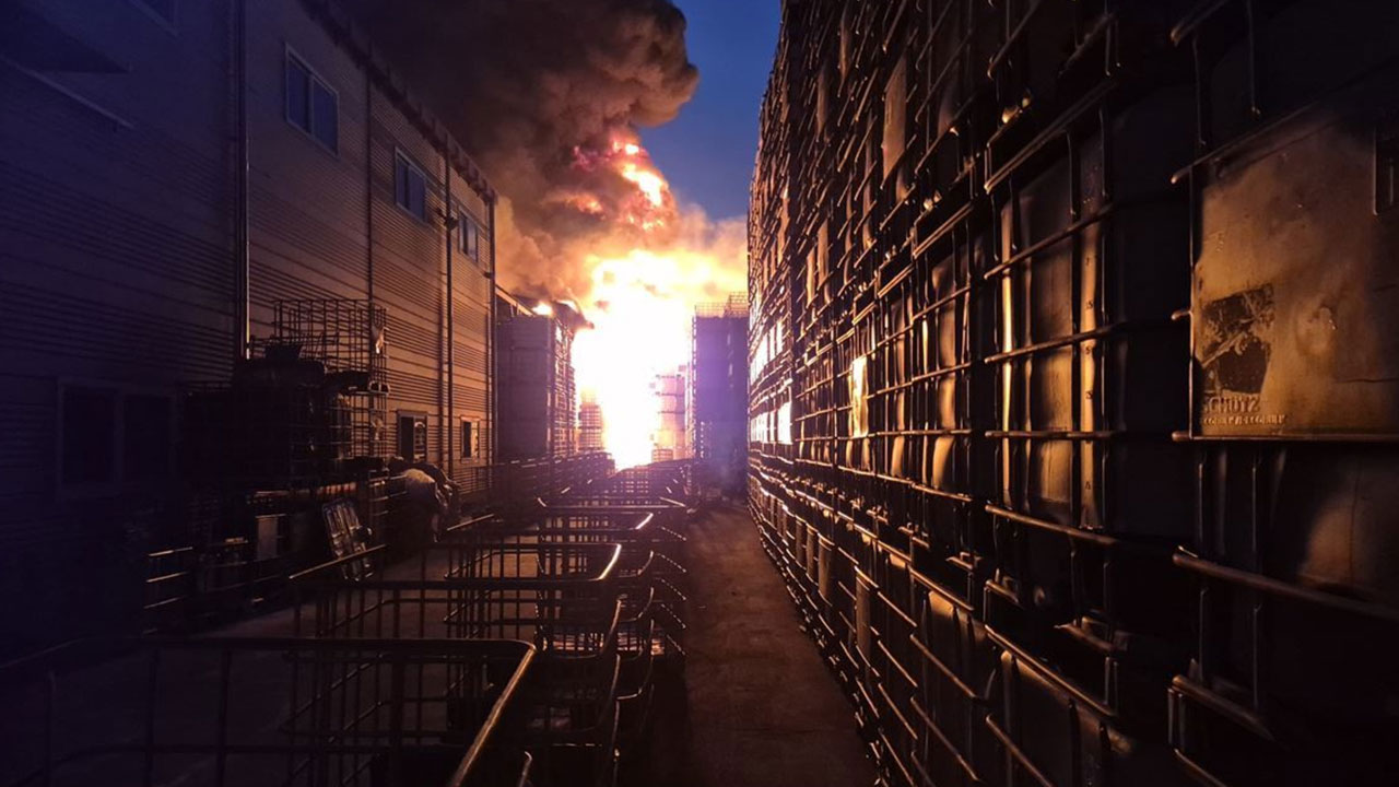 경북 칠곡 플라스틱 제조 공장서 불‥6시간 반만에 진화