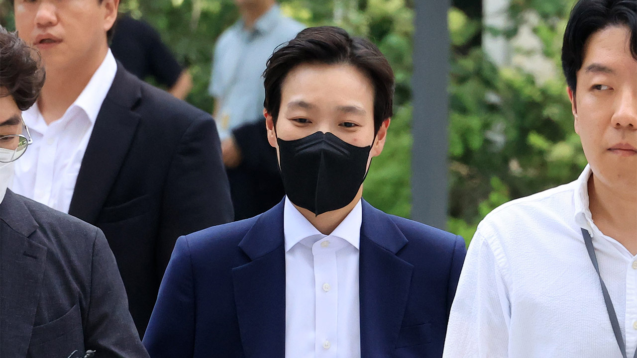 [속보] '김건희 문고리 3인방' 정지원 전 행정관 특검 출석