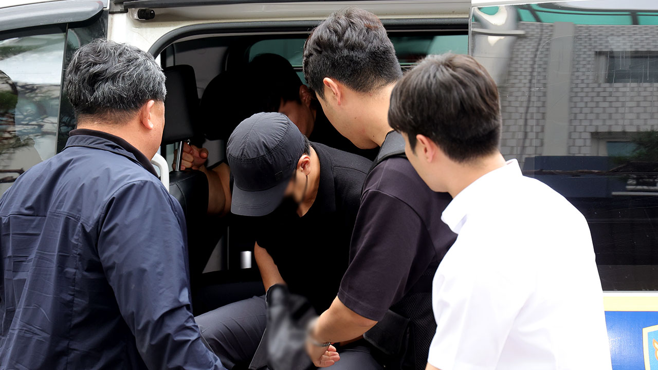 고객 집 강도짓 벌인 농협 직원 영장심사 출석‥범행 동기 질문에 묵묵부답