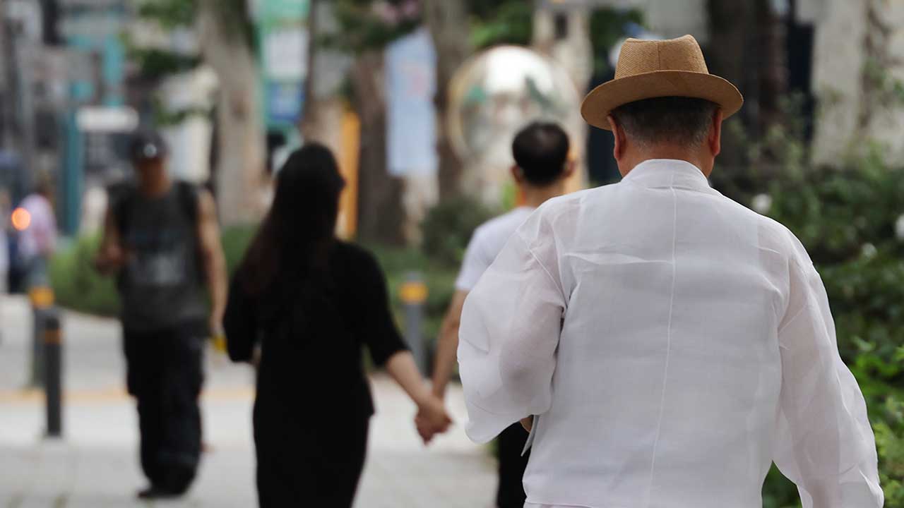 기대수명 83.5년으로 OECD 평균보다 길어‥자살률은 여전히 1위