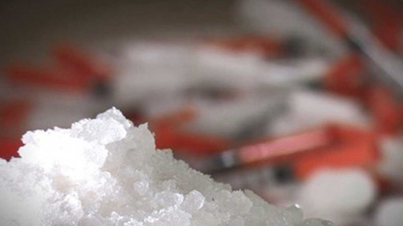 해바라기씨 봉투에 숨겨 밀반입‥마약 조직원 26명 검거