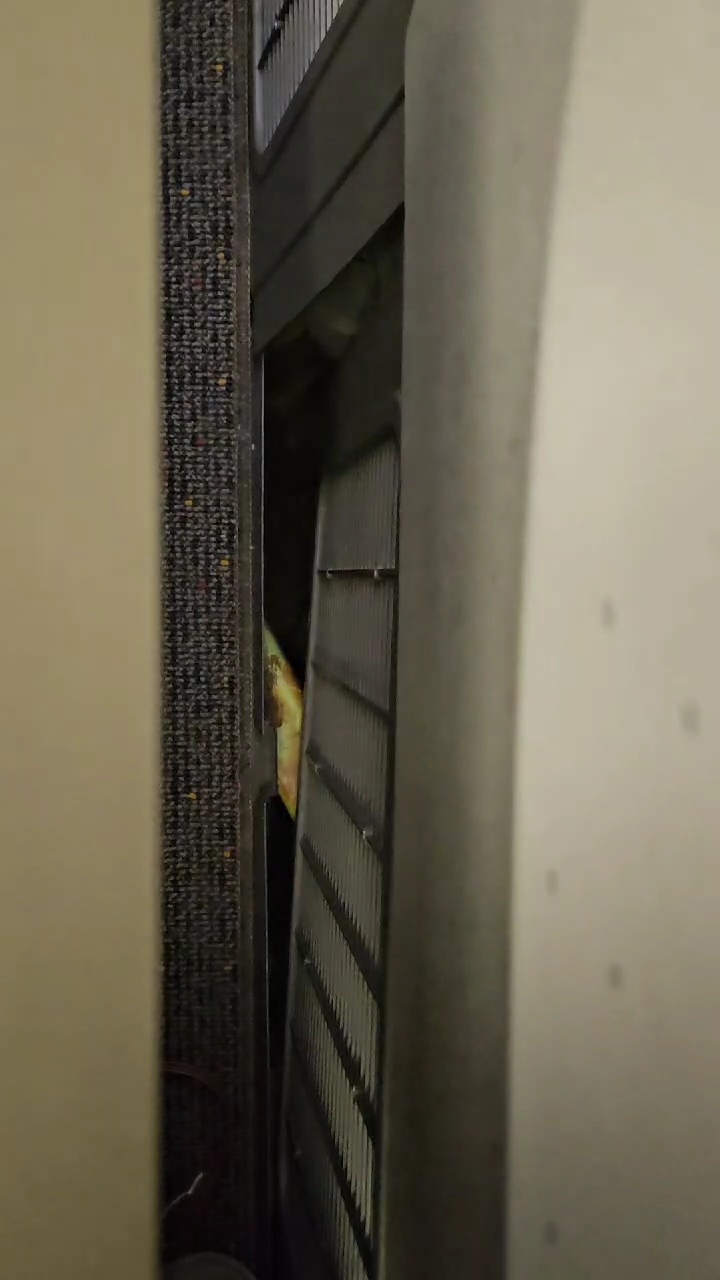 [단독] 여객기 회항시킨 '분실' 보조배터리, 결국 어디서 나왔나 봤더니‥