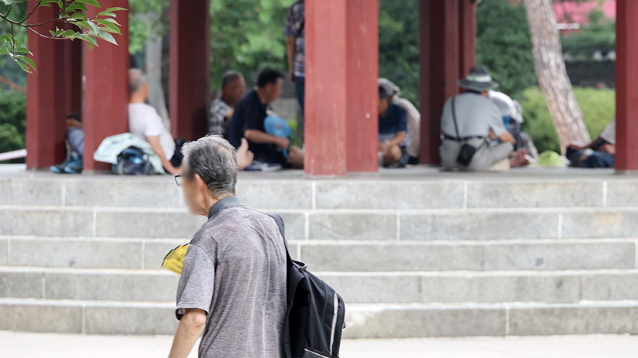 기초생활 수급자 43%, 65세 이상‥노인 인구의 11%