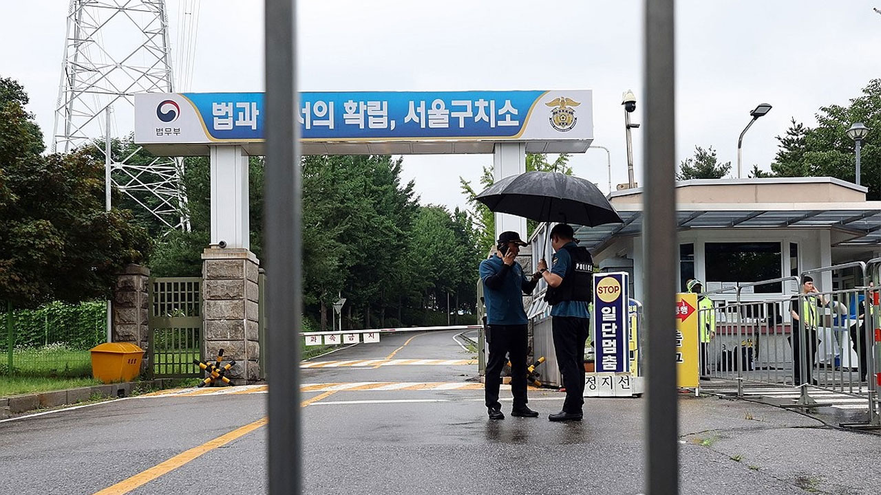 경찰, '구치소 뒷돈 거래 의혹' 변호사 사무실 압수수색