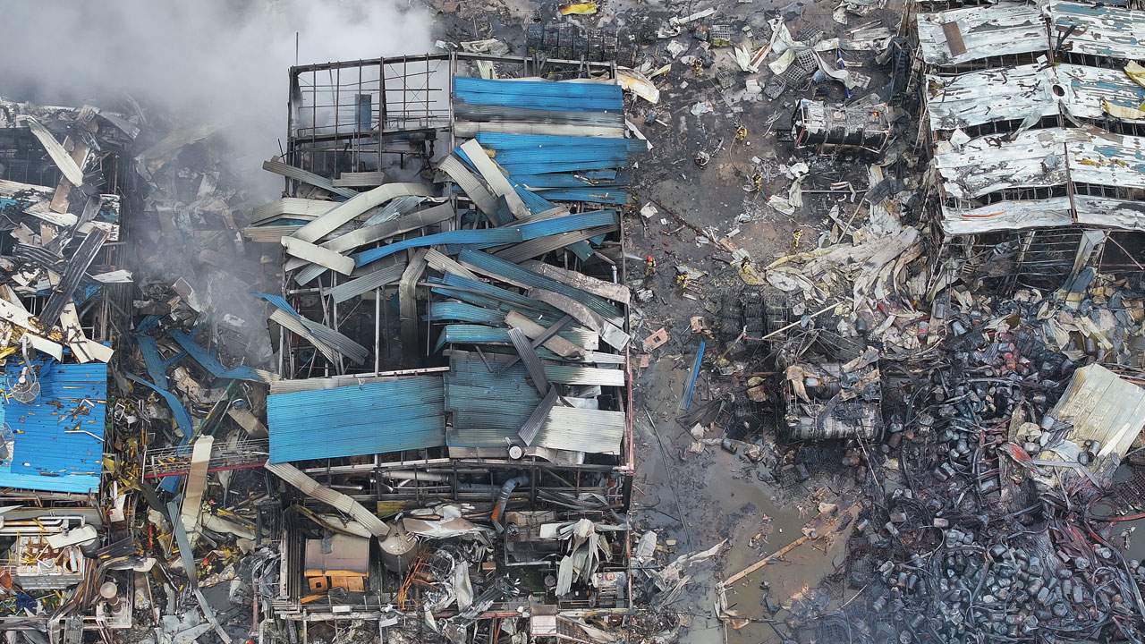 경북 영천 화장품 공장 화재 9시간 만에 완진‥실종 1명·부상 3명