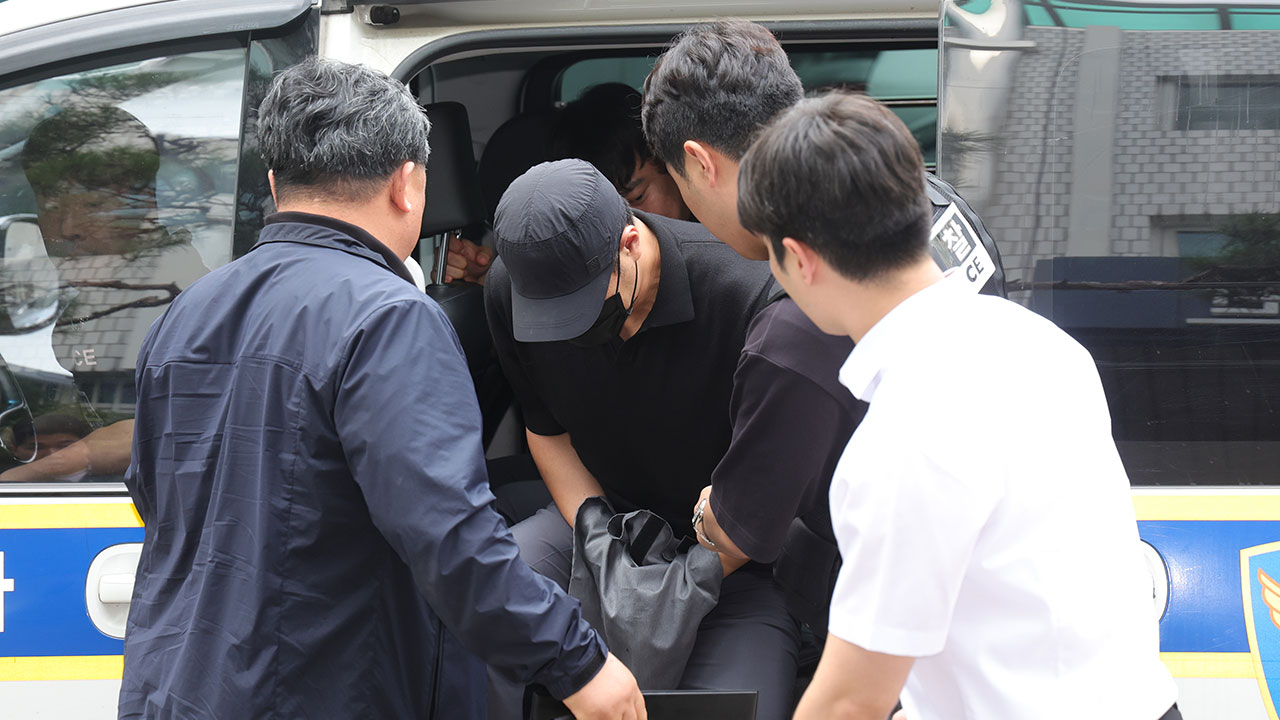 고객 집에서 강도 행각 농협 직원 송치‥"금융거래 추가 조사"