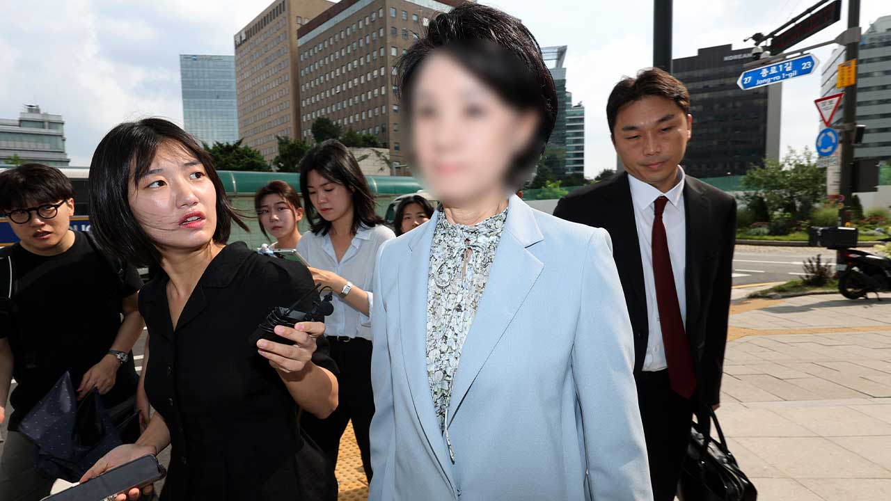 통일교 한학자 총재 비서실장 특검 출석‥묵묵부답