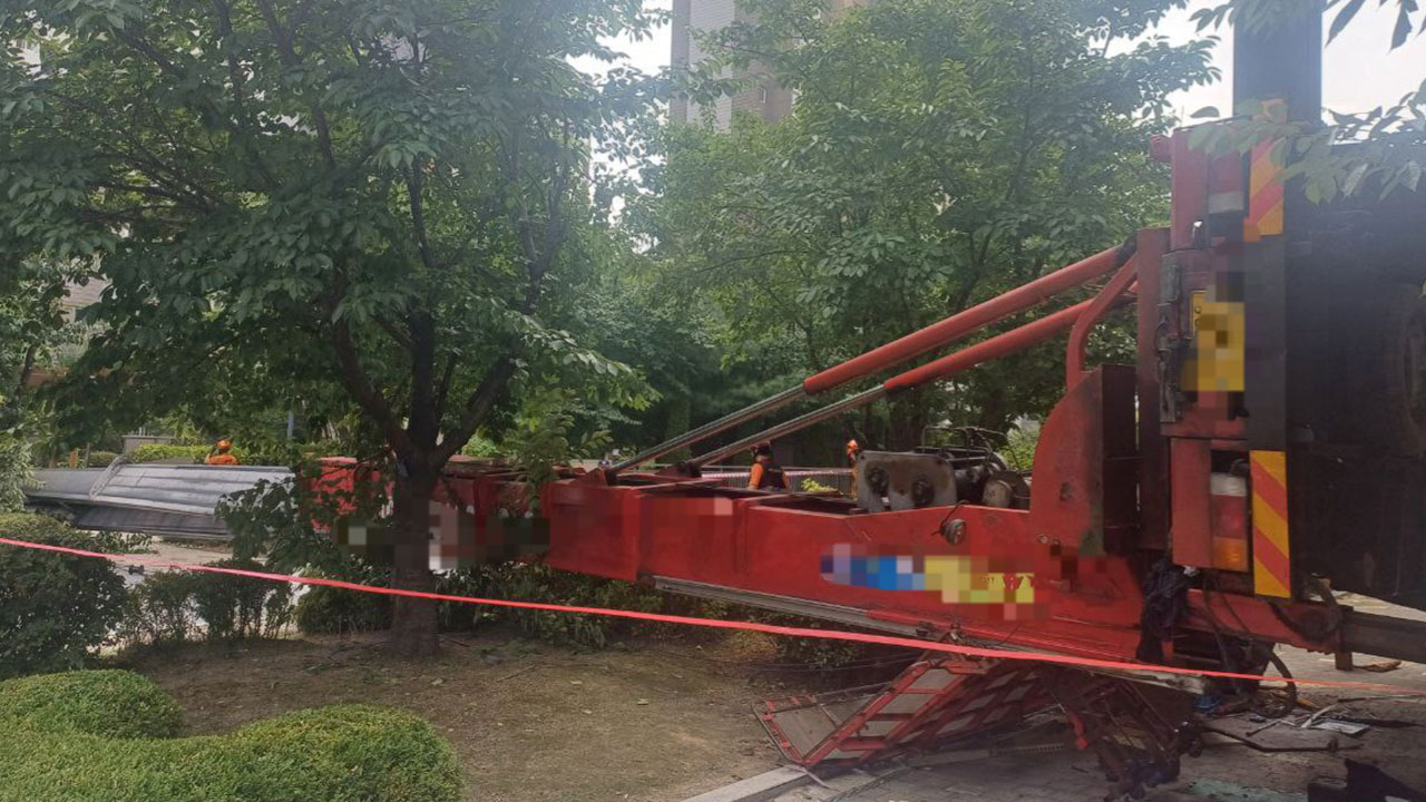 경기 오산시 아파트 단지서 이삿짐 사다리차 넘어져