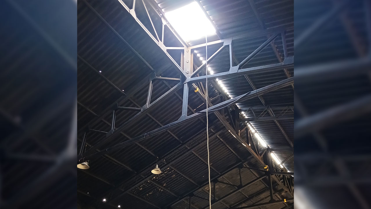 인천 폐건물 지붕에서 철거 작업하던 60대 추락해 중상