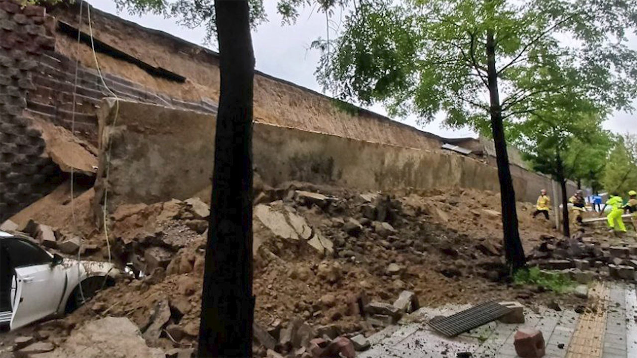 경찰, '오산 옹벽붕괴' 안전점검 업체 4곳 압수수색 