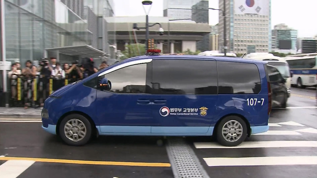 김건희 법무부 호송차 타고 특검 사무실 도착‥구속 후 첫 조사