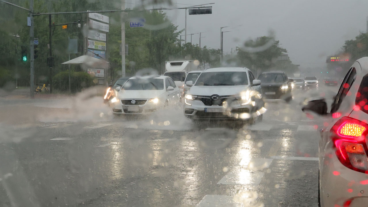 [날씨] 중부지방 매우 강하고 많은 비‥무더위도 계속