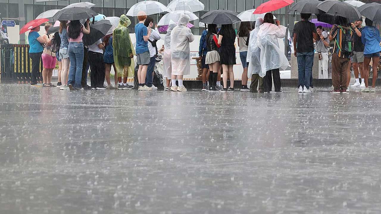 [날씨] 오늘 전국 대부분 소나기 내리고 무더운 날씨