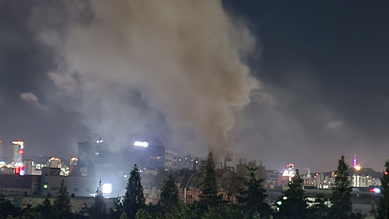 인천 서구 가좌동 플라스틱 공장서 불‥4시간 반 만에 진화