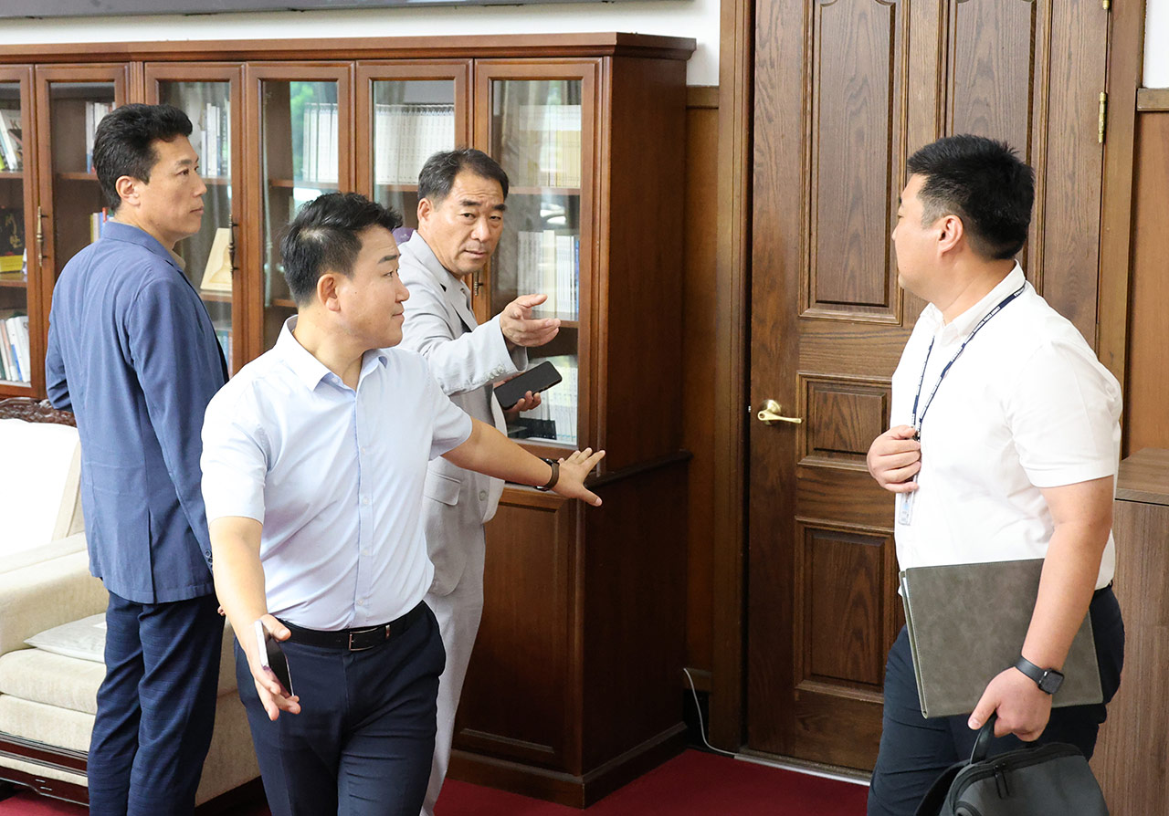 경찰, 김영환 충북도지사 '돈 봉투 수수 의혹' 압수수색