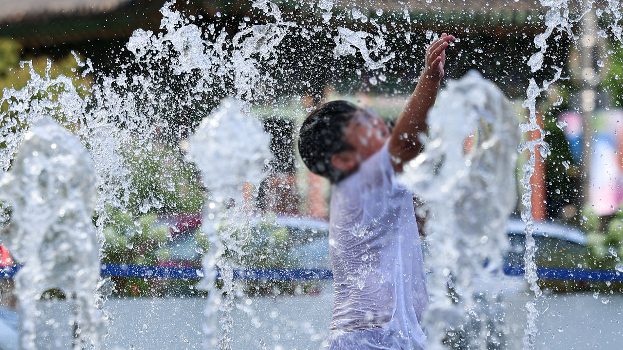 [날씨] 낮 최고 37도 무더위‥남부 곳곳에 소나기