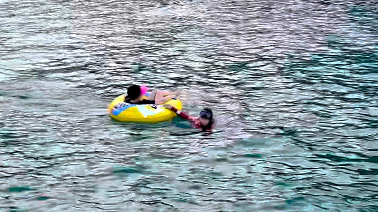 해경, 강원 고성서 튜브 타고 표류한 50대 여성 구조