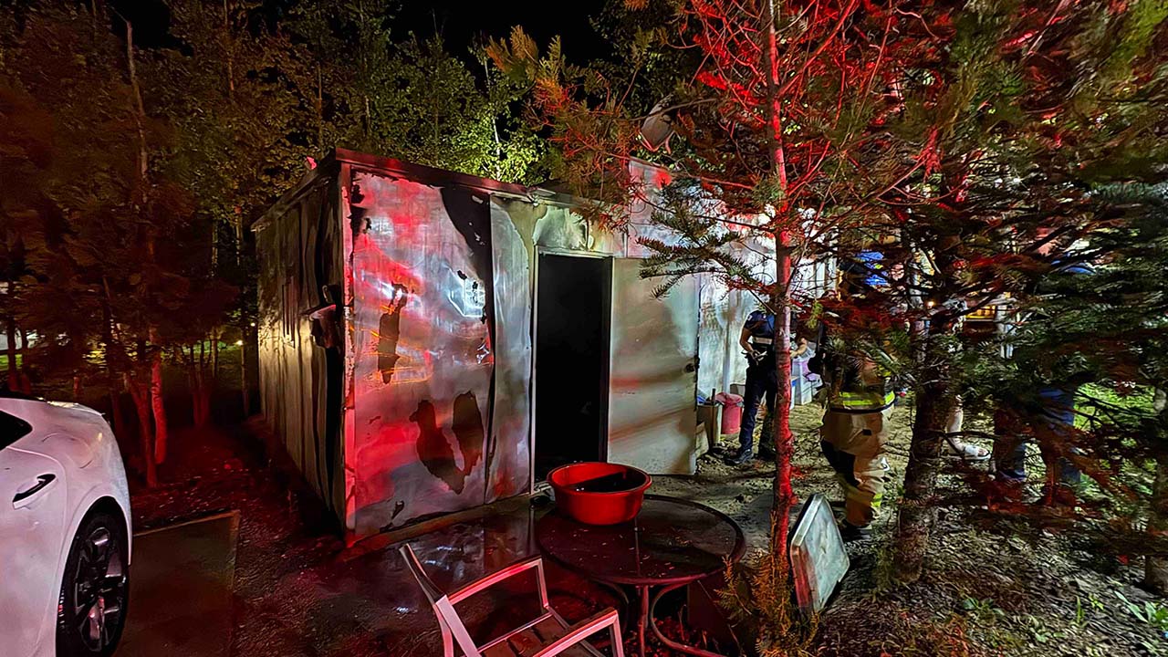 강원 홍천 숙박시설에서 캠핑용 배터리 과열 추정 화재‥인명피해 없어