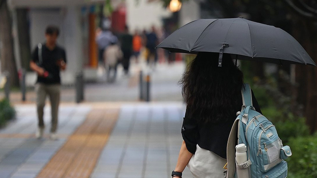 [날씨] 무더위 지속‥서쪽 지역 중심 소나기