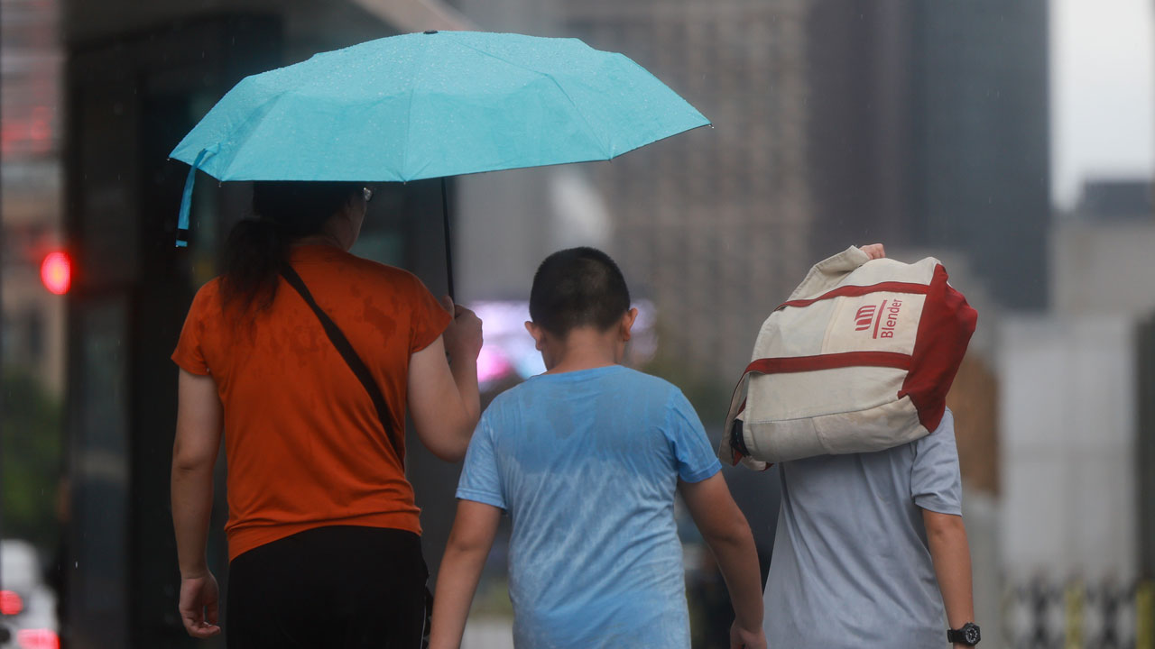 [날씨] 낮 최고 35도 '무더위'‥수도권 강수량 최대 60mm