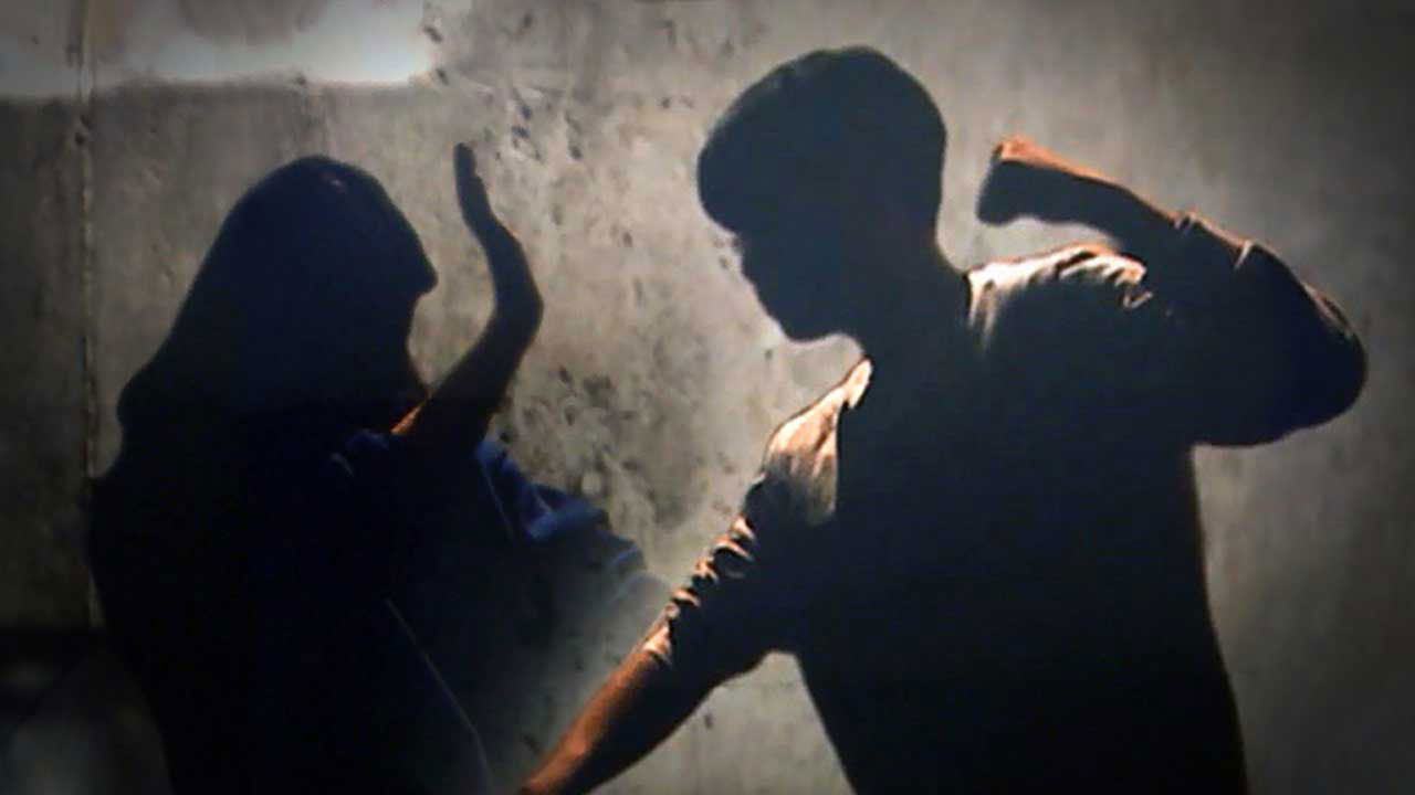 길거리서 여자친구 얼굴에 발차기‥30대 태권도 사범 구속