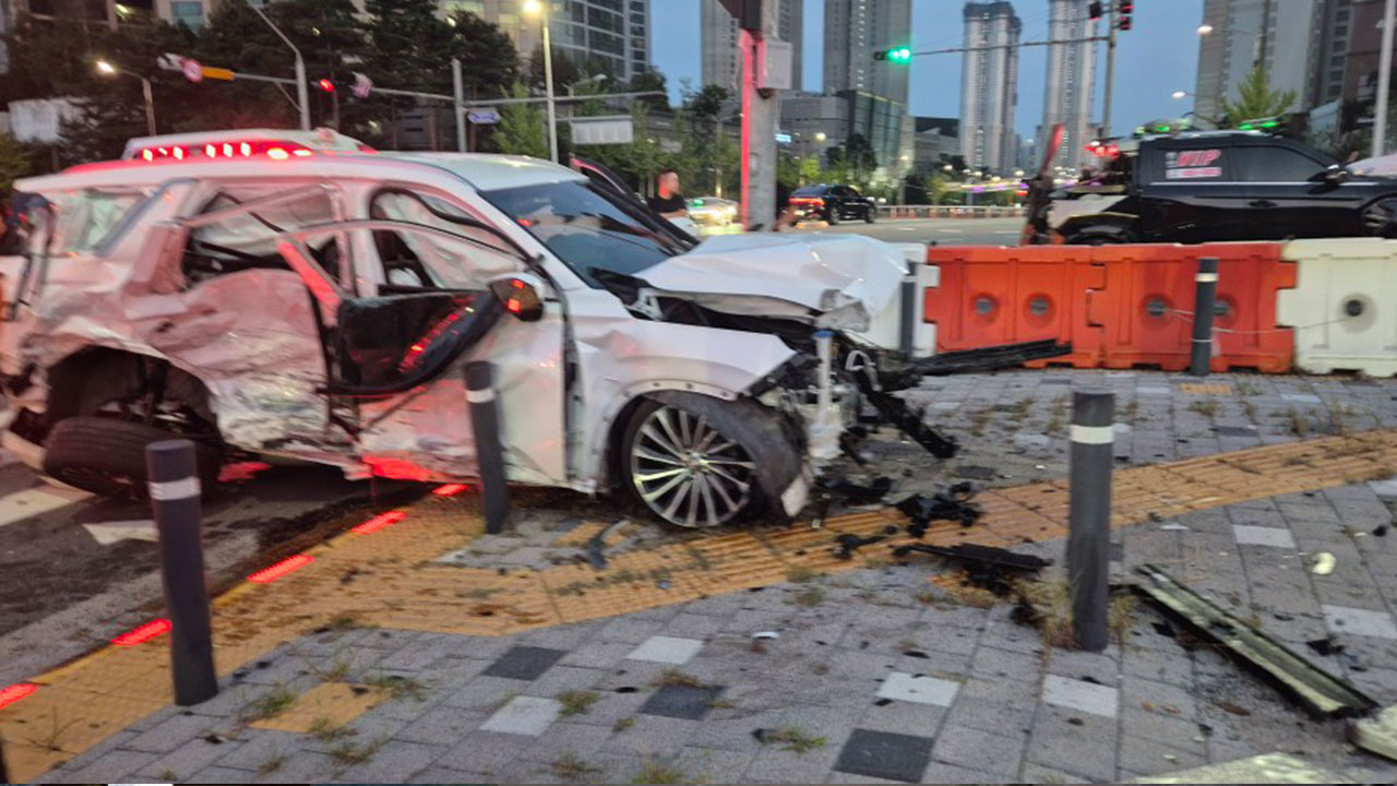 충남 천안서 차량 3대 충돌‥2명 사망·7명 중경상