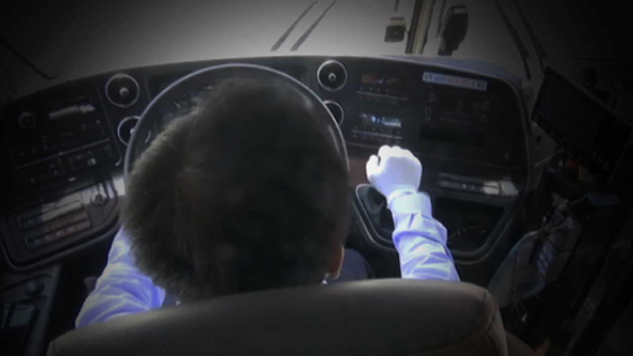 버스 운행하며 여성 승객 10여 명 불법 촬영한 기사 체포