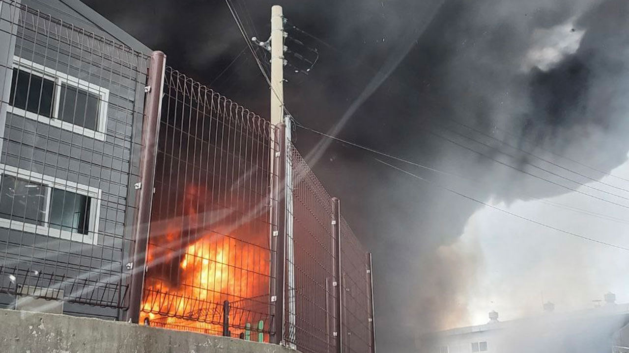 김포 건설자재 창고서 불‥한때 '대응 1단계'