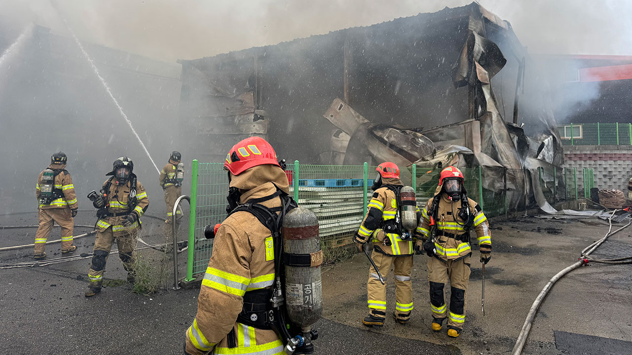 김포 건설자재 창고서 불‥한때 '대응 1단계'