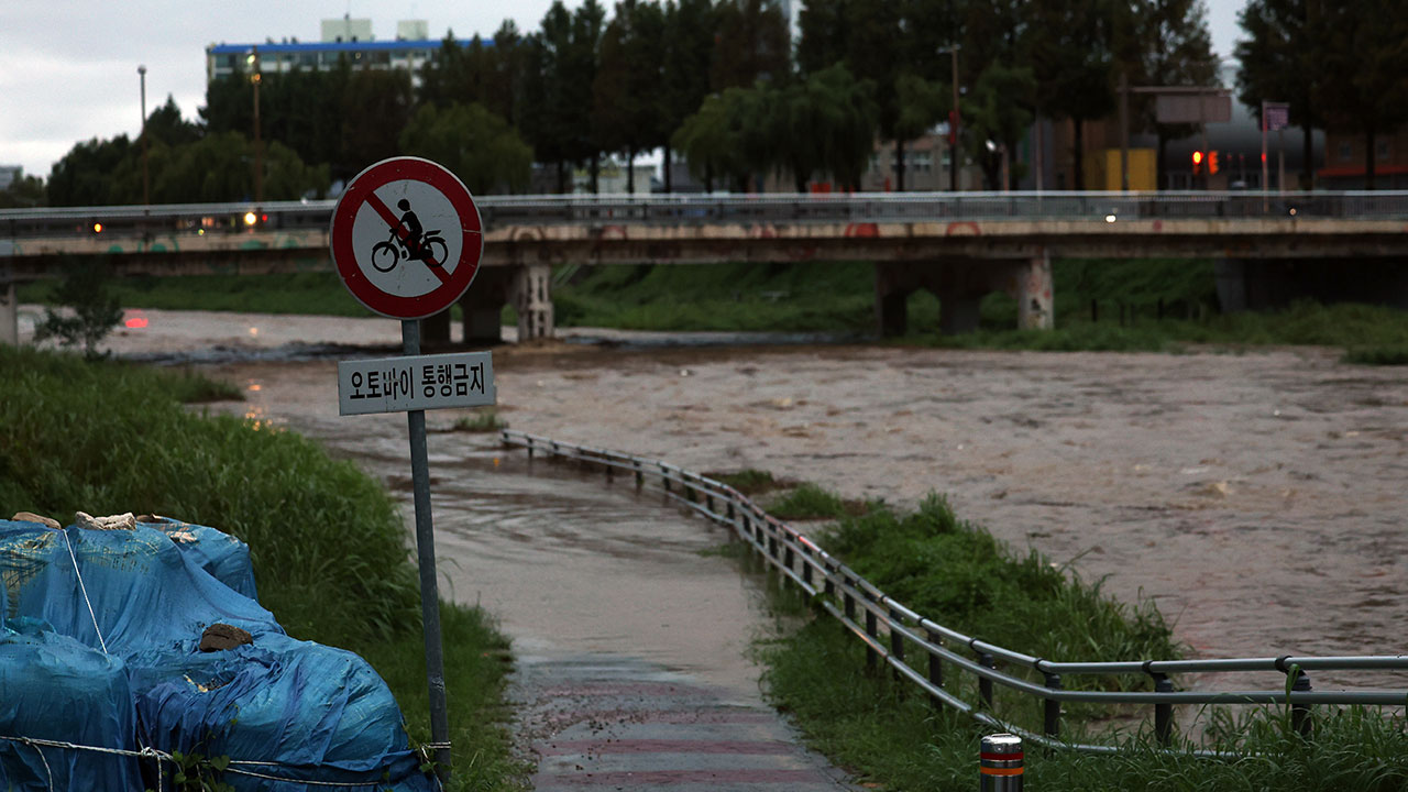 '올 가장 강한 비' 군산 시간당 152㎜‥충남 서천에도 극한호우