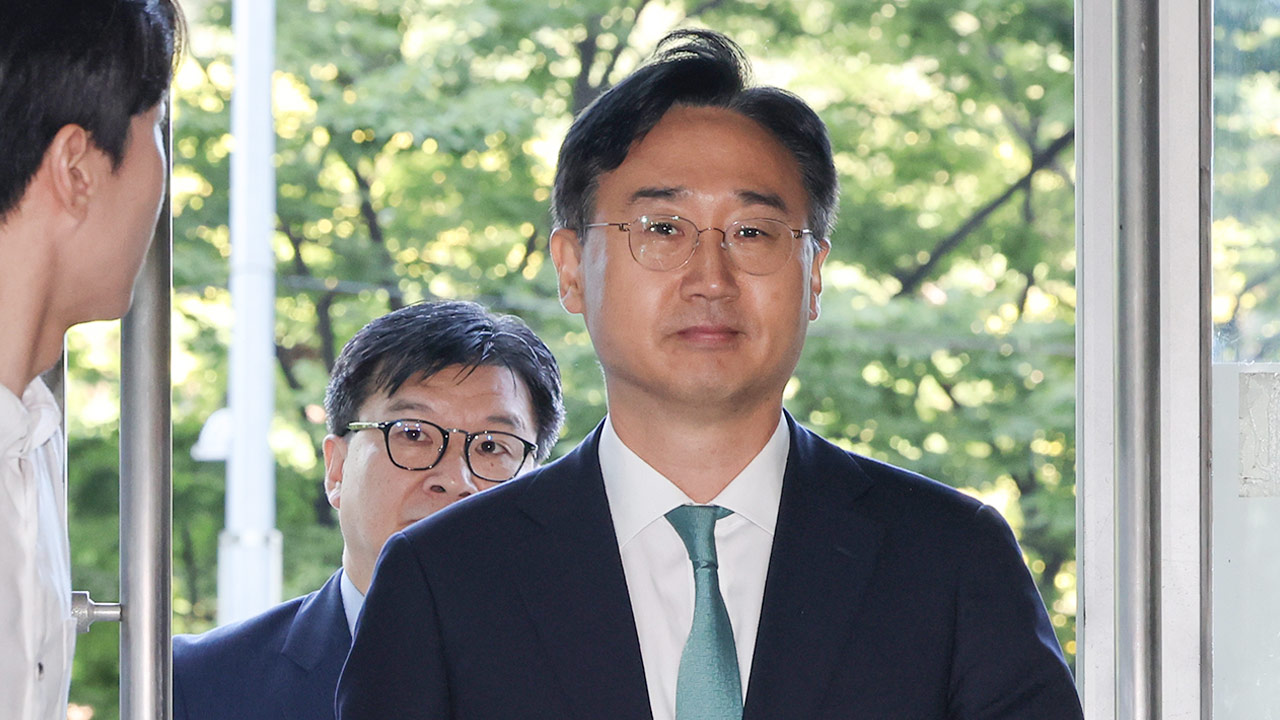 '순직 해병 사건 수사 외압 의혹' 신범철 전 국방차관 특검 출석