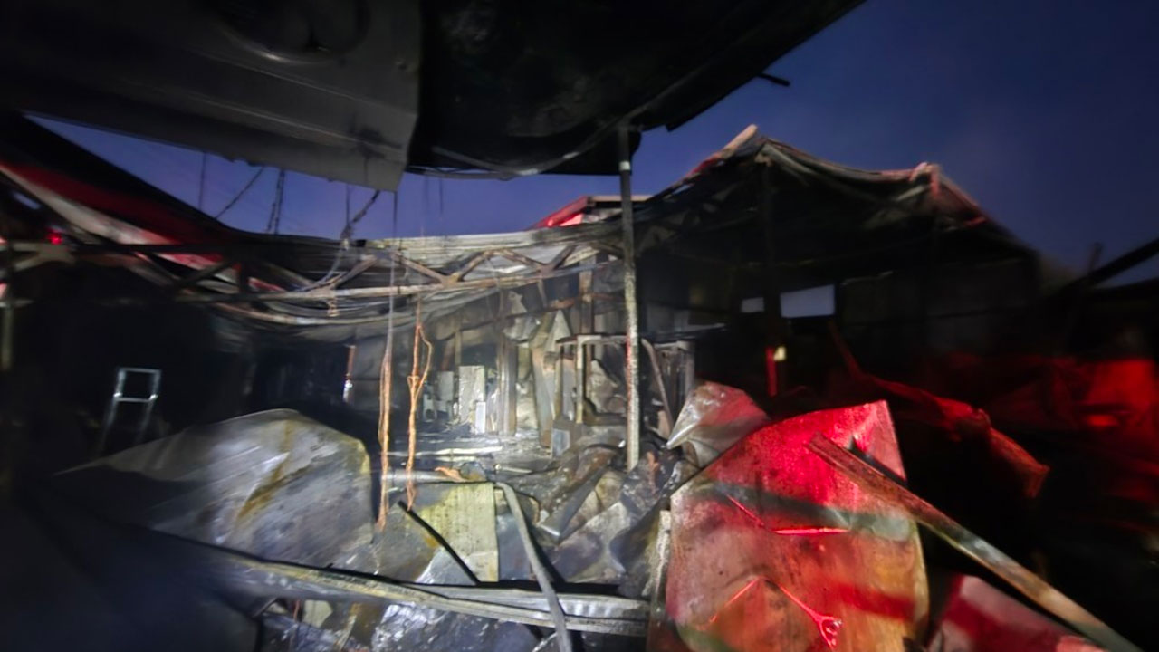 충남 천안 배 창고서 불‥건물 한 동 전소