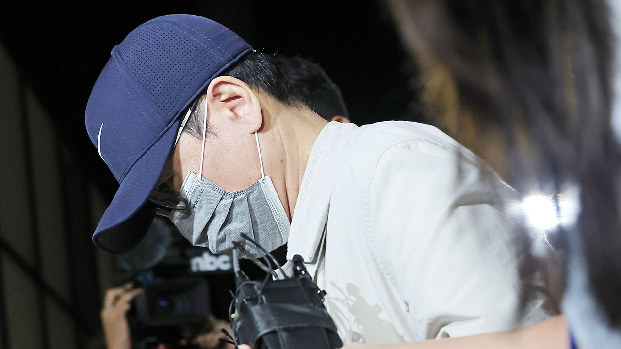 '삼부토건 주가 조작 공개수배' 이기훈, 체포 뒤 첫 조사