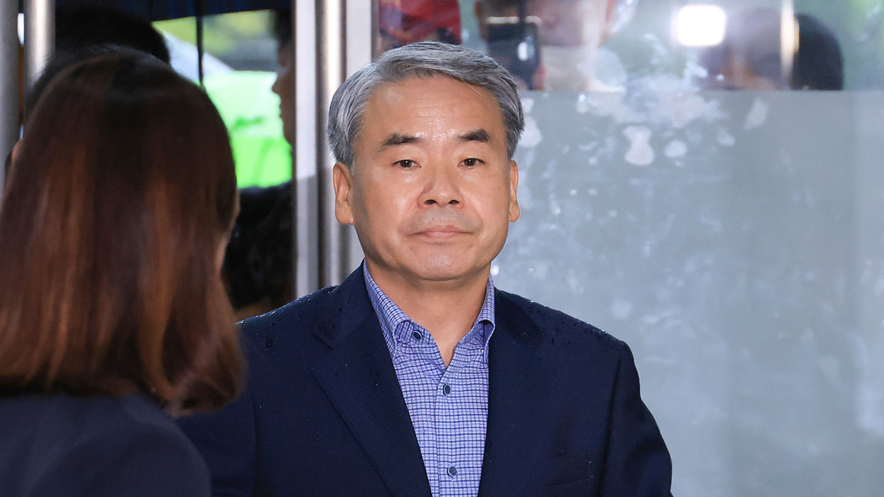 [속보] '호주 도피 의혹' 이종섭 전 장관, '순직 해병' 특검 첫 출석