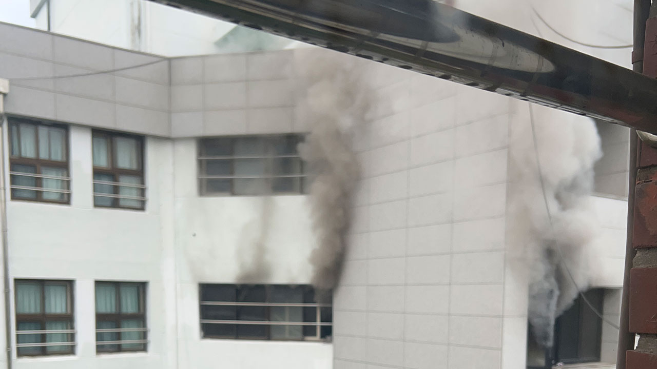 경기고 동아리실에서 화재‥학생 1천1백여 명 대피