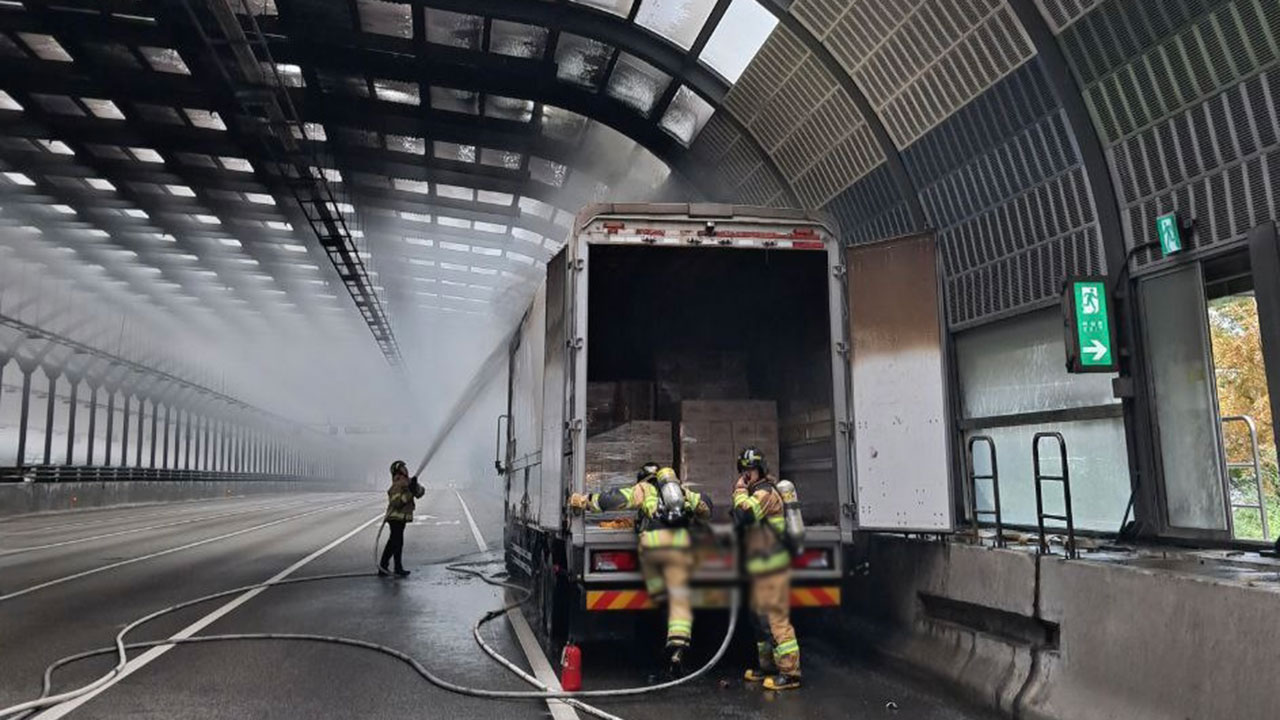 경기 용인 영동고속도로 광교 방음터널 화재‥양방향 통제