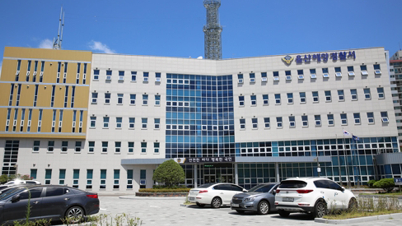 부산 기장군 앞바다서 어선 충돌‥부부 승선원 바다에 빠져  