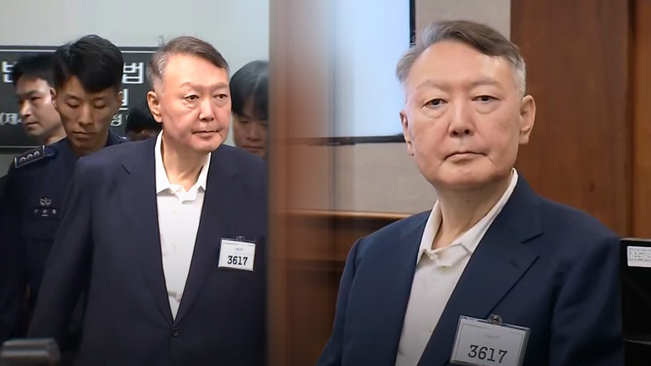 尹 '특검 기소' 첫 재판 출석‥남색 정장에 수용번호 3617 배지