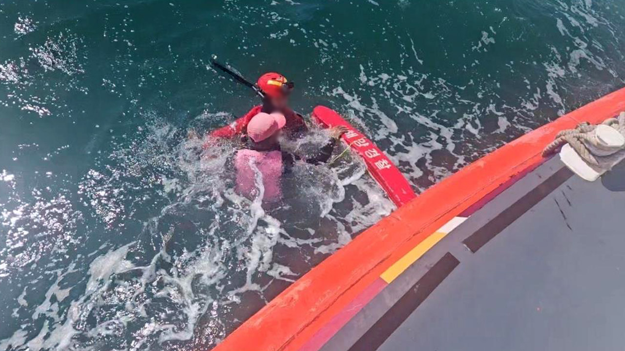 부산 기장 앞바다서 카약 타다 물에 빠진 50대 남성 구조