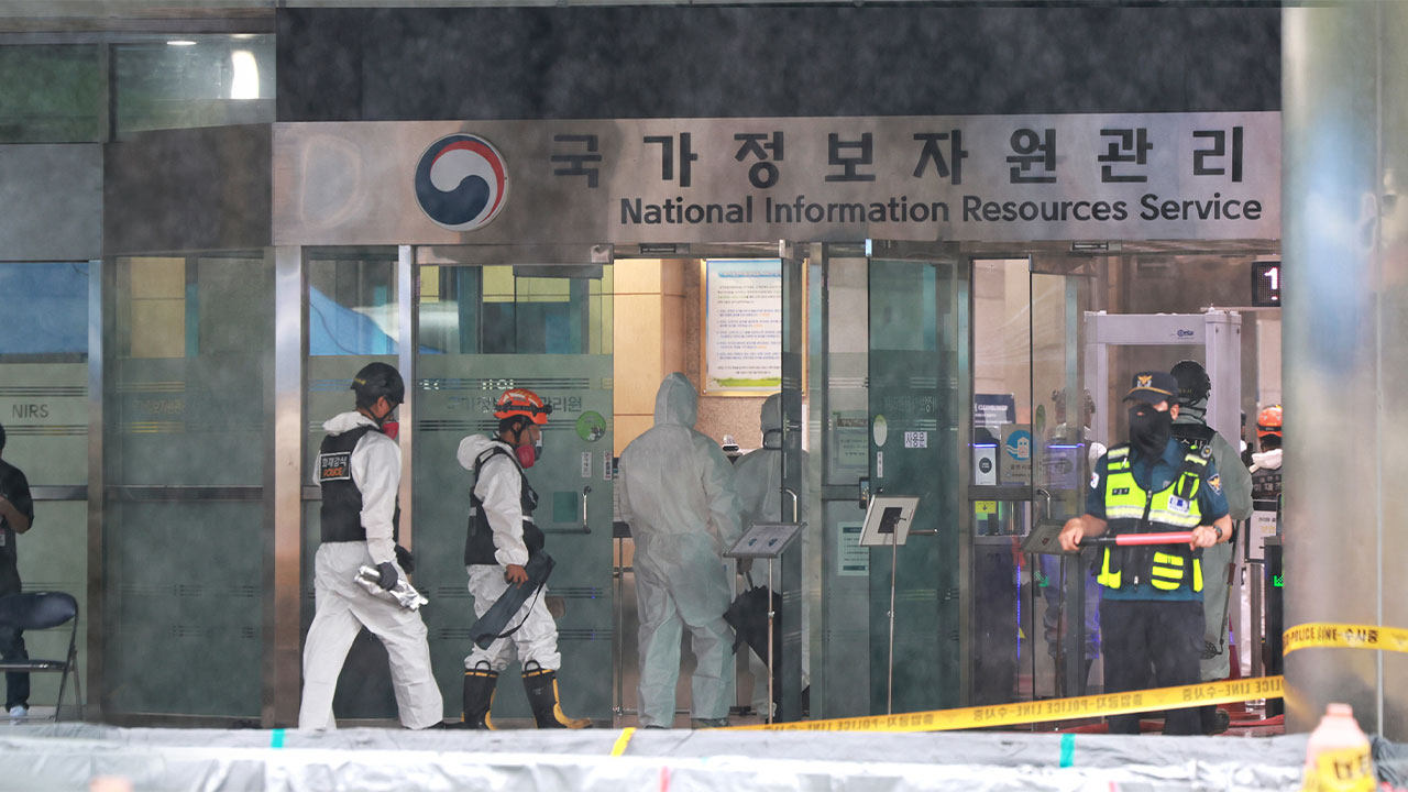 [단독] 국정자원 화재 5분 만에 119 신고 "못 꺼요"‥밤 10시엔 재발화